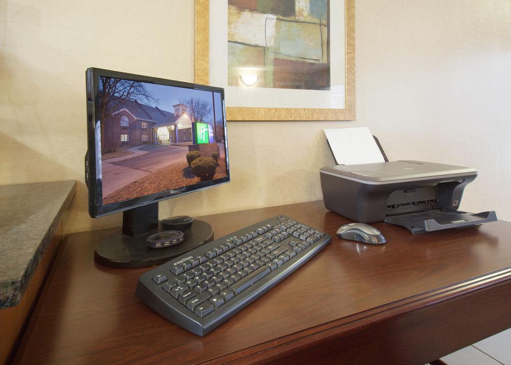 Holiday Inn Express Des Moines-At Drake University, An Ihg Hotel Εξωτερικό φωτογραφία