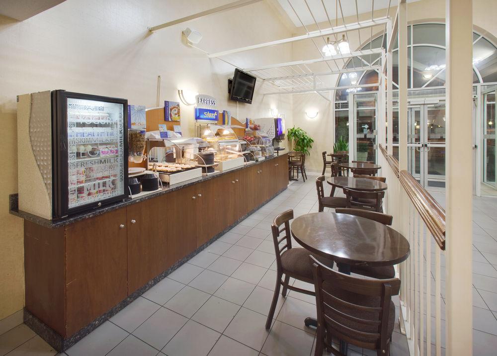 Holiday Inn Express Des Moines-At Drake University, An Ihg Hotel Εξωτερικό φωτογραφία
