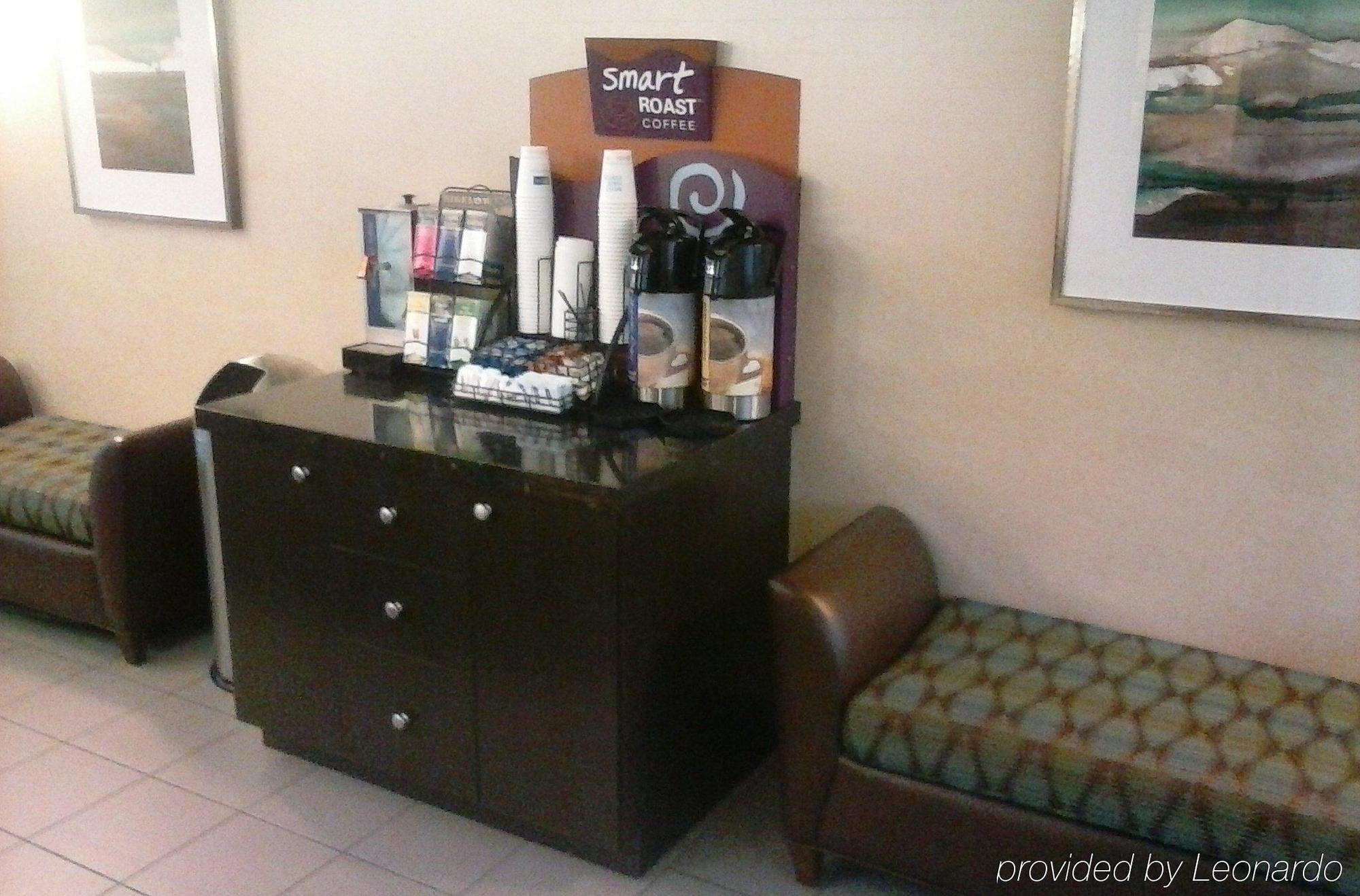 Holiday Inn Express Des Moines-At Drake University, An Ihg Hotel Εξωτερικό φωτογραφία