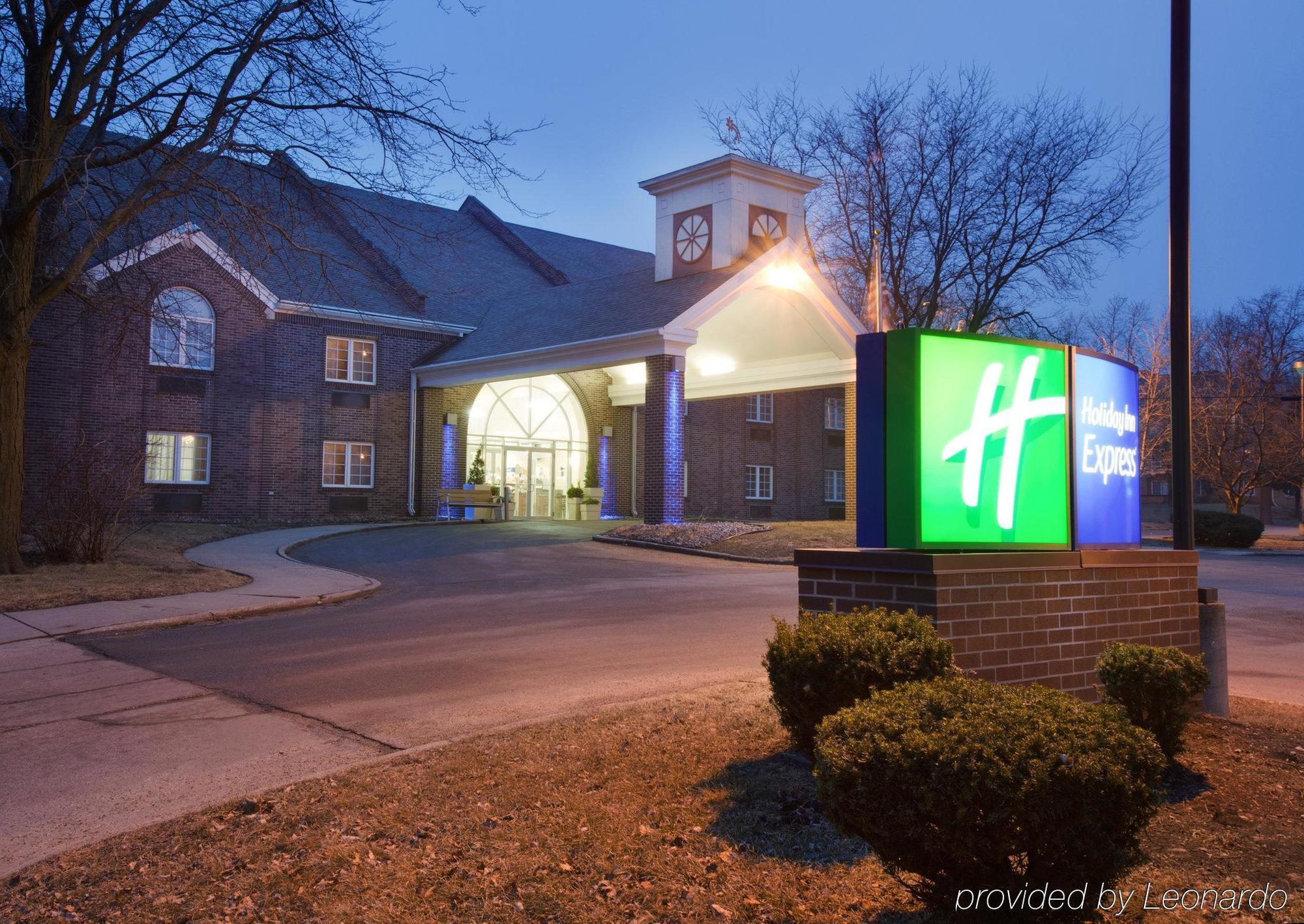 Holiday Inn Express Des Moines-At Drake University, An Ihg Hotel Εξωτερικό φωτογραφία