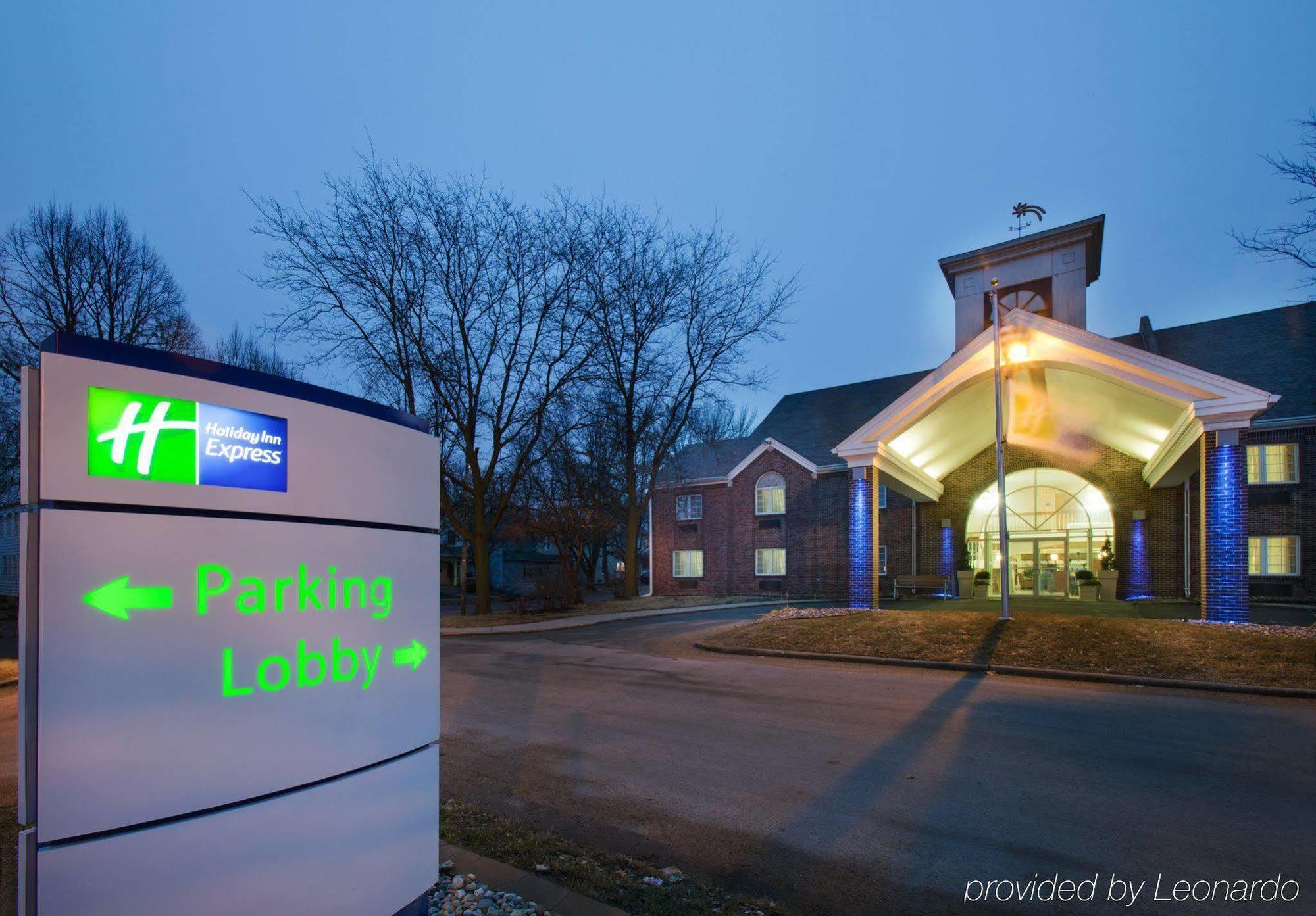 Holiday Inn Express Des Moines-At Drake University, An Ihg Hotel Εξωτερικό φωτογραφία
