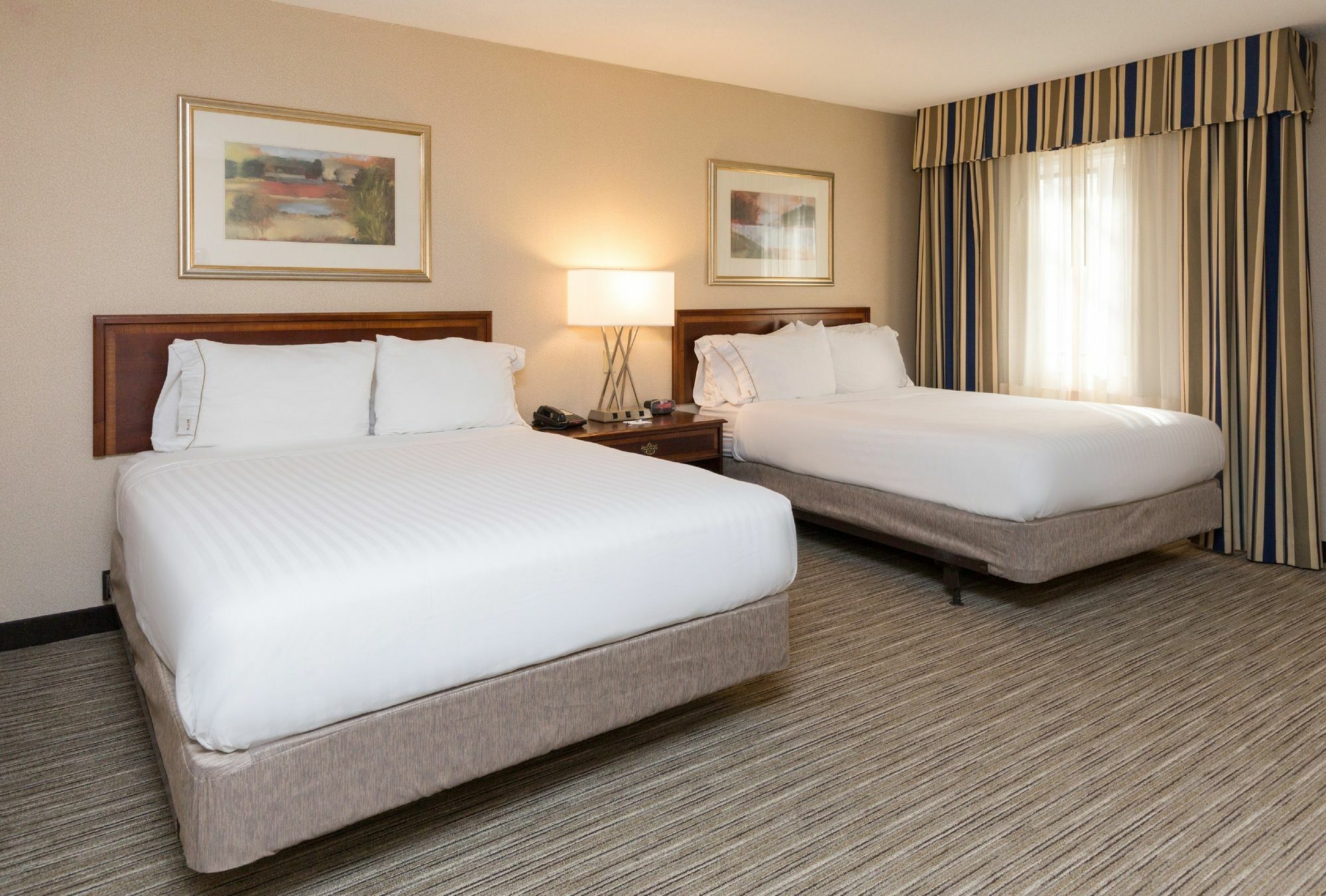 Holiday Inn Express Des Moines-At Drake University, An Ihg Hotel Εξωτερικό φωτογραφία