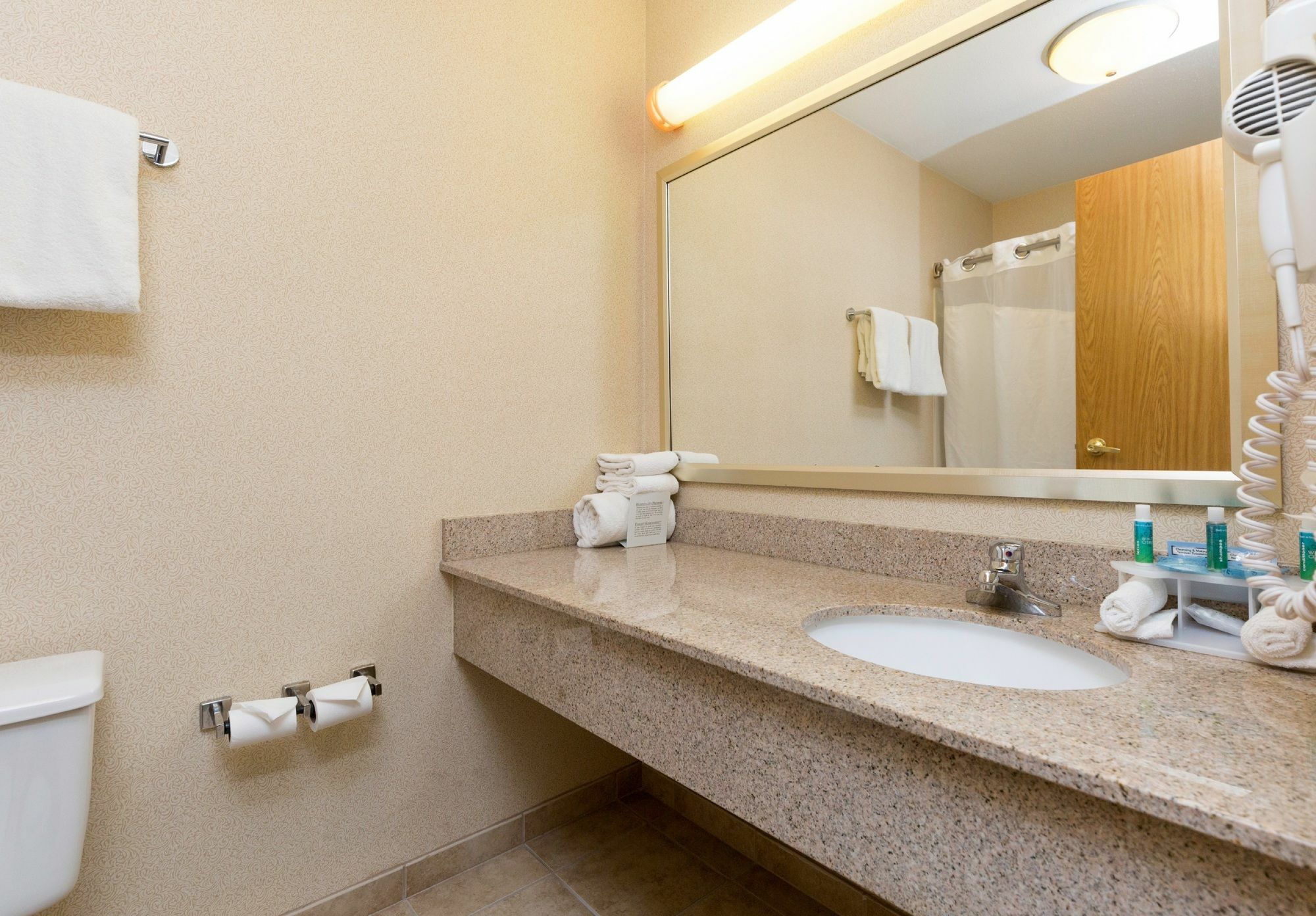 Holiday Inn Express Des Moines-At Drake University, An Ihg Hotel Εξωτερικό φωτογραφία