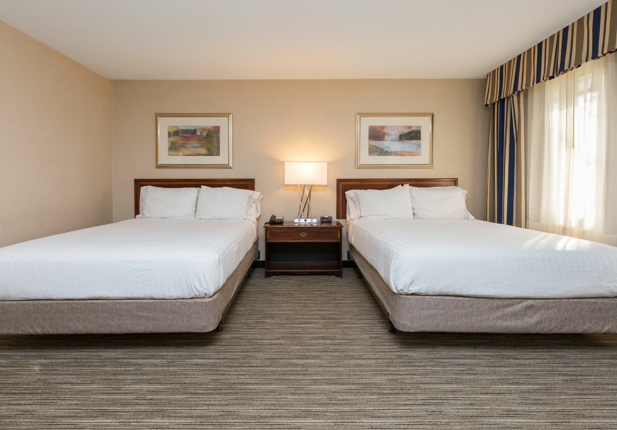 Holiday Inn Express Des Moines-At Drake University, An Ihg Hotel Εξωτερικό φωτογραφία