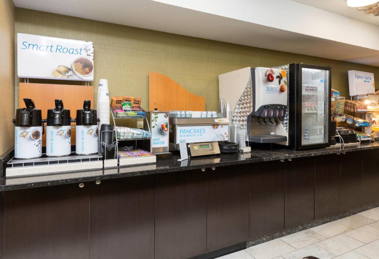 Holiday Inn Express Des Moines-At Drake University, An Ihg Hotel Εξωτερικό φωτογραφία