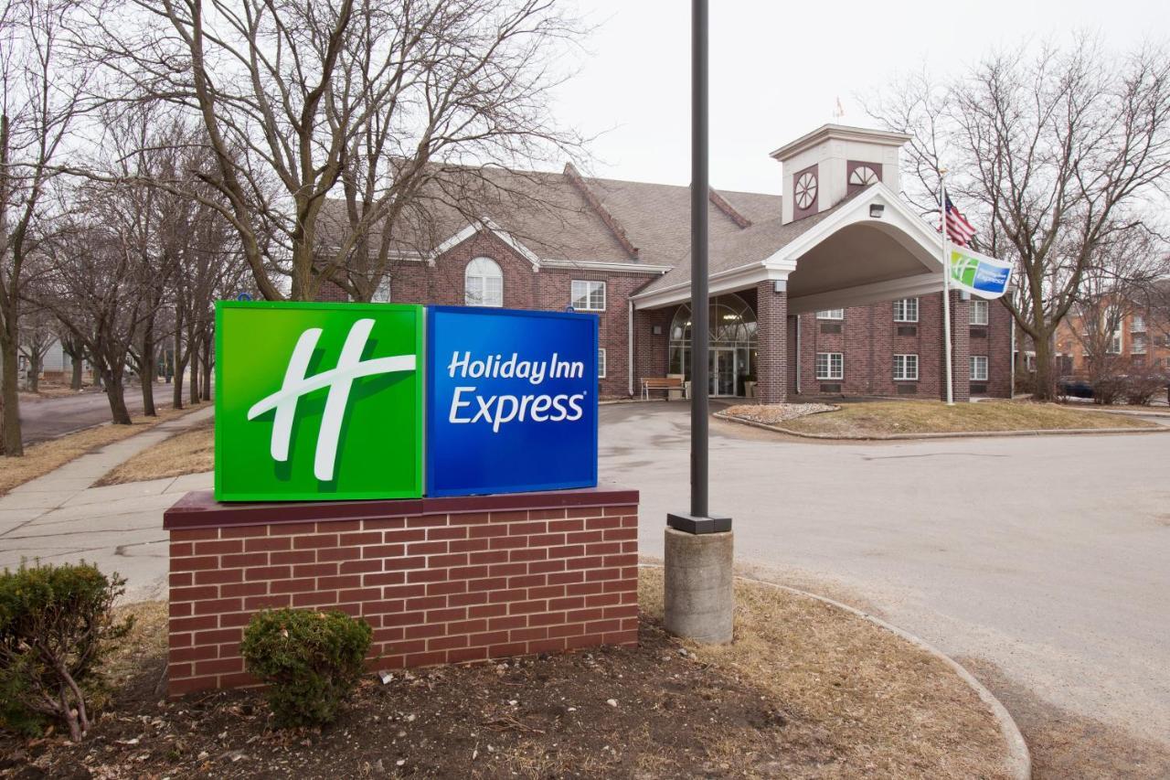 Holiday Inn Express Des Moines-At Drake University, An Ihg Hotel Εξωτερικό φωτογραφία