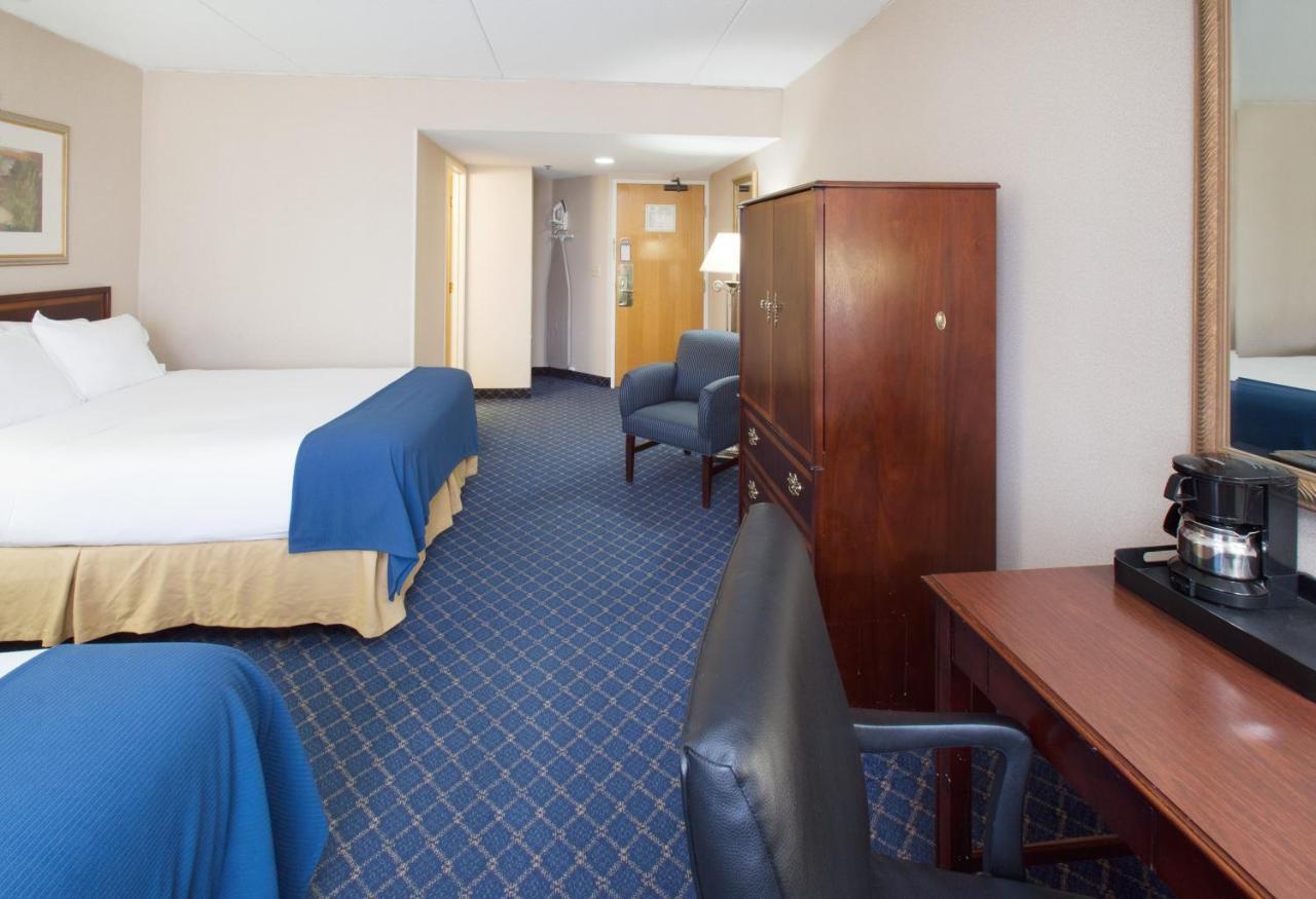 Holiday Inn Express Des Moines-At Drake University, An Ihg Hotel Εξωτερικό φωτογραφία