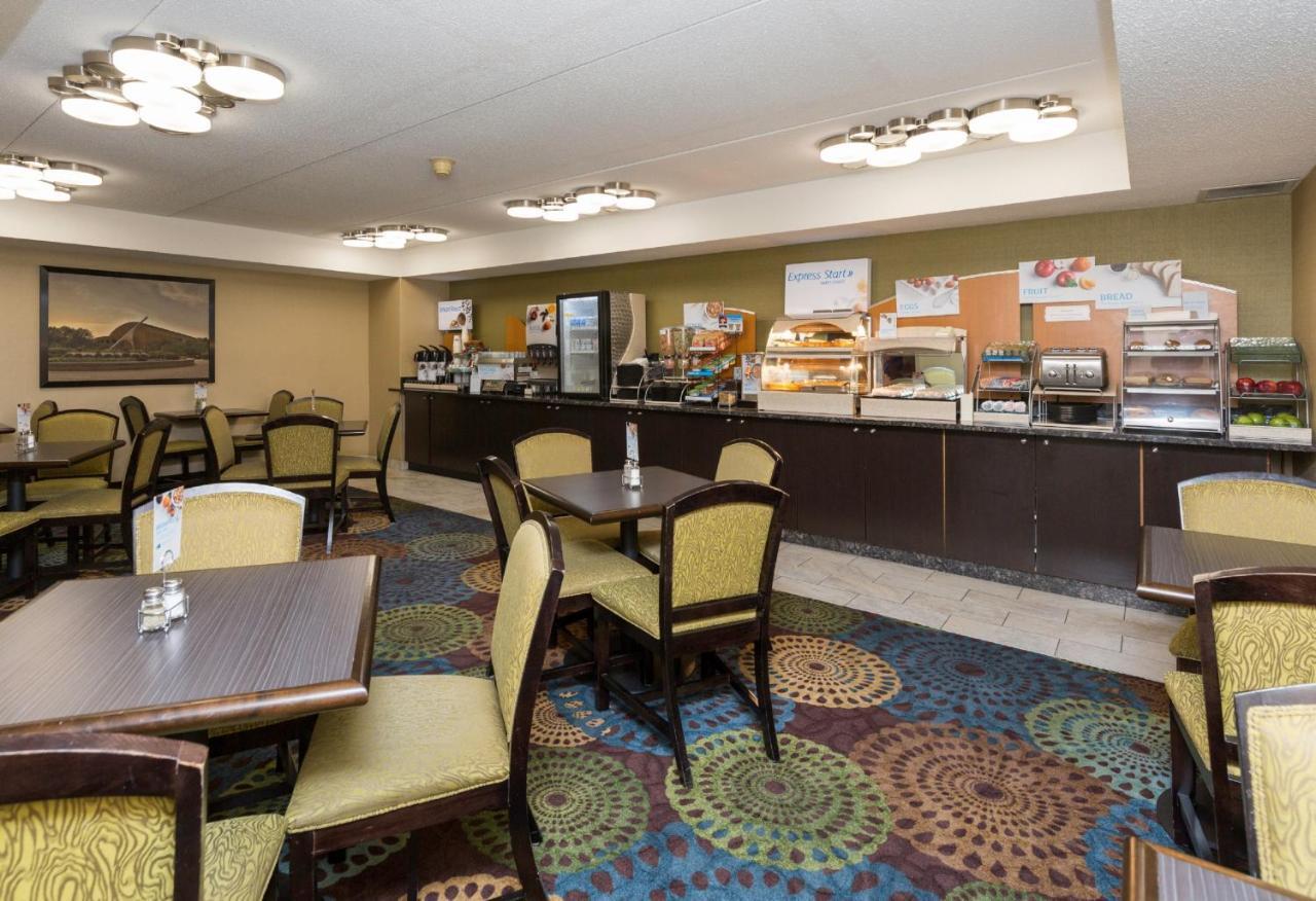 Holiday Inn Express Des Moines-At Drake University, An Ihg Hotel Εξωτερικό φωτογραφία