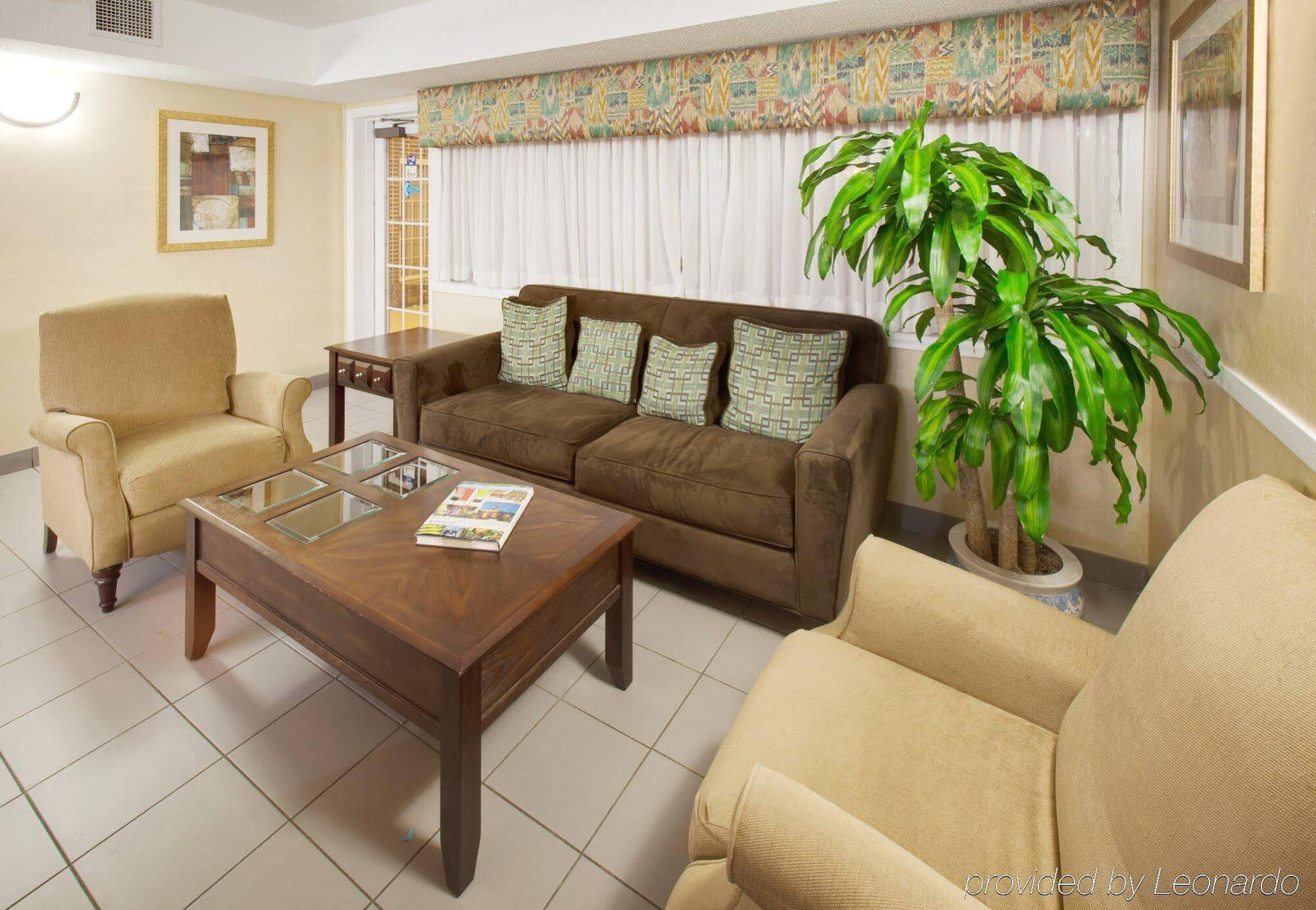 Holiday Inn Express Des Moines-At Drake University, An Ihg Hotel Εξωτερικό φωτογραφία
