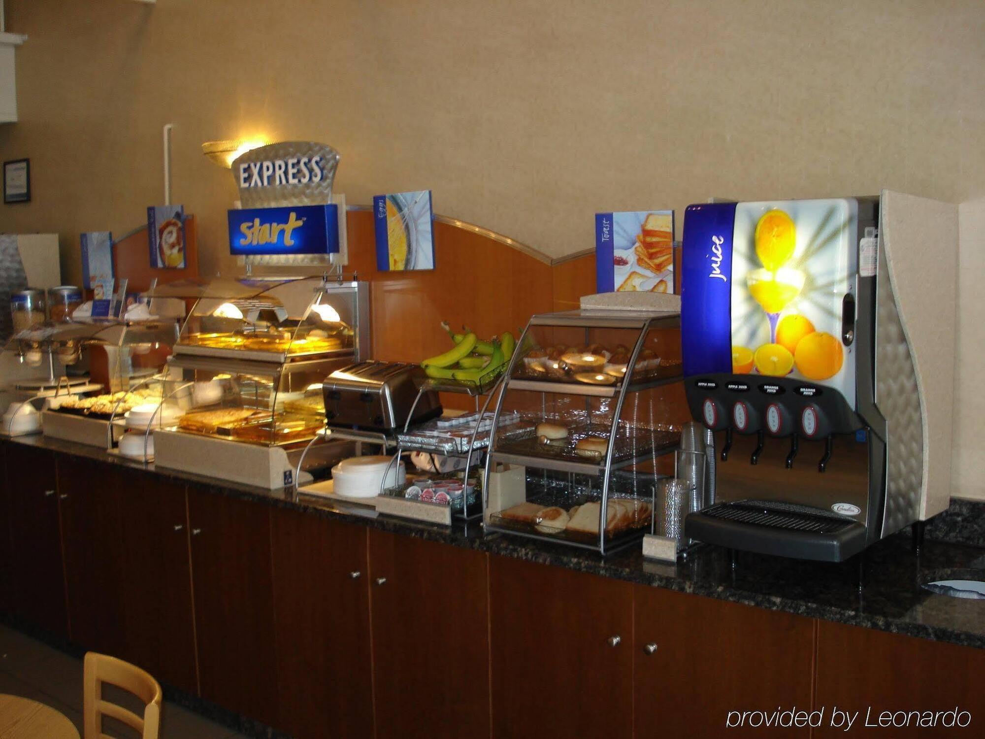 Holiday Inn Express Des Moines-At Drake University, An Ihg Hotel Εξωτερικό φωτογραφία