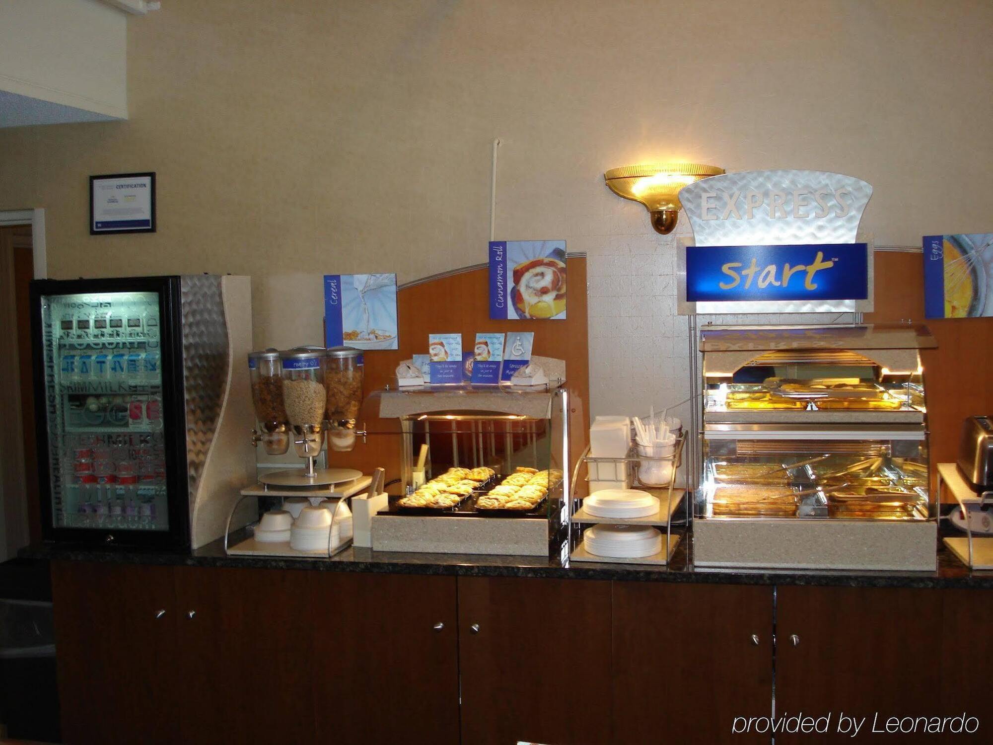 Holiday Inn Express Des Moines-At Drake University, An Ihg Hotel Εξωτερικό φωτογραφία